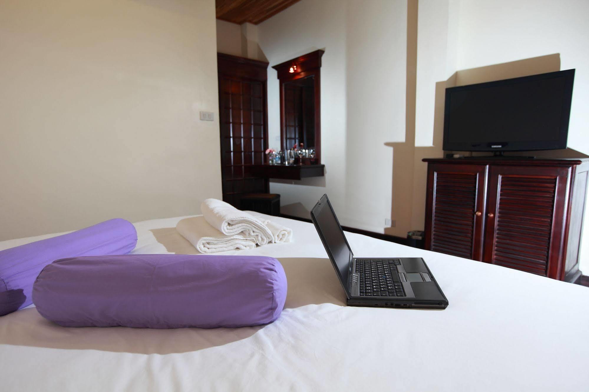 Seasons Riverside Hotel Vientiane Esterno foto