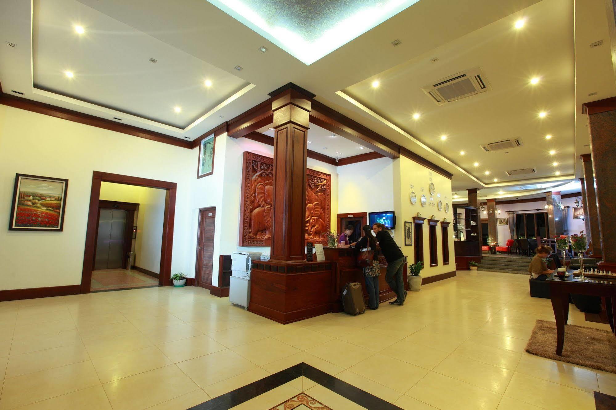 Seasons Riverside Hotel Vientiane Esterno foto