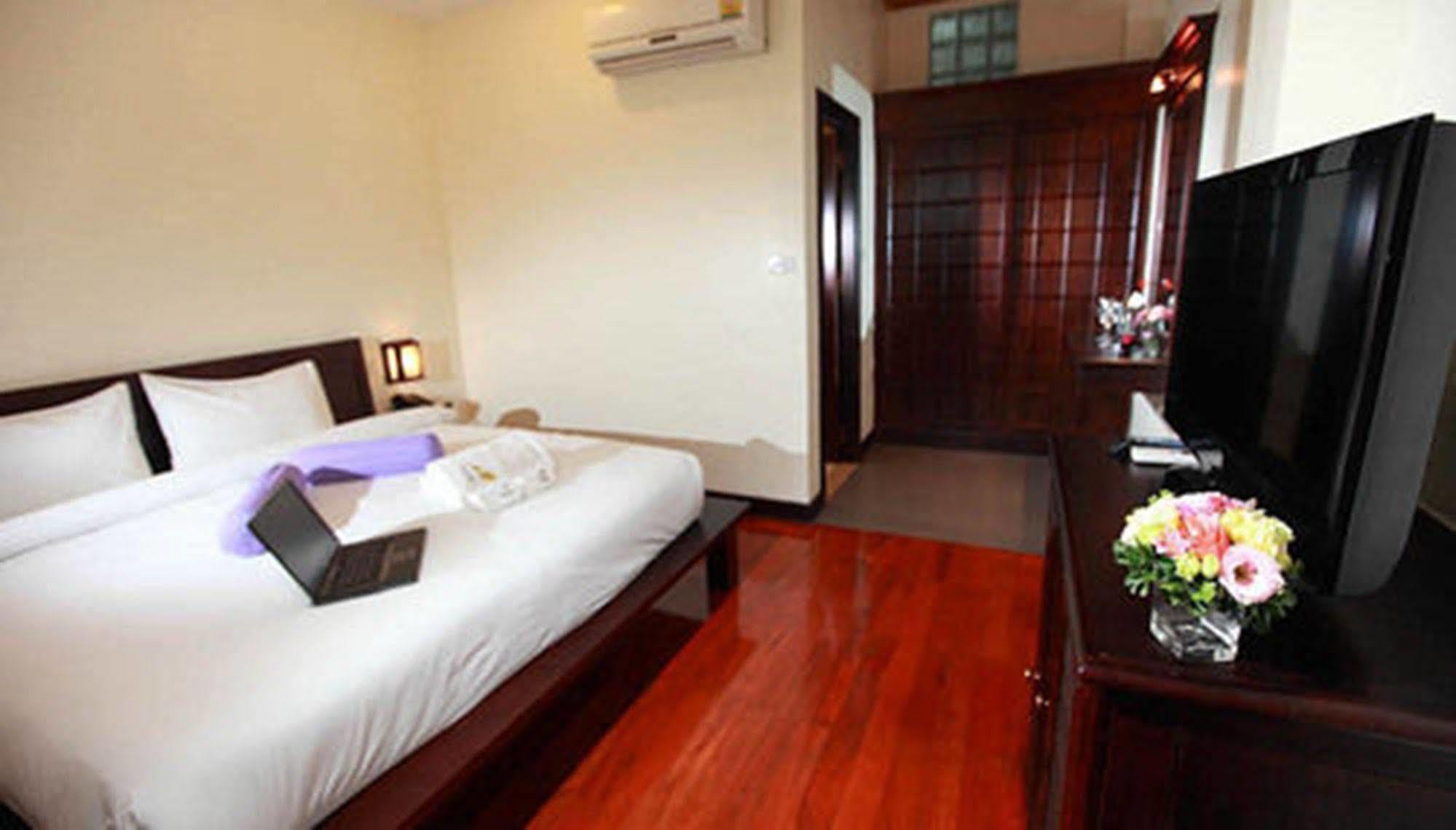 Seasons Riverside Hotel Vientiane Esterno foto