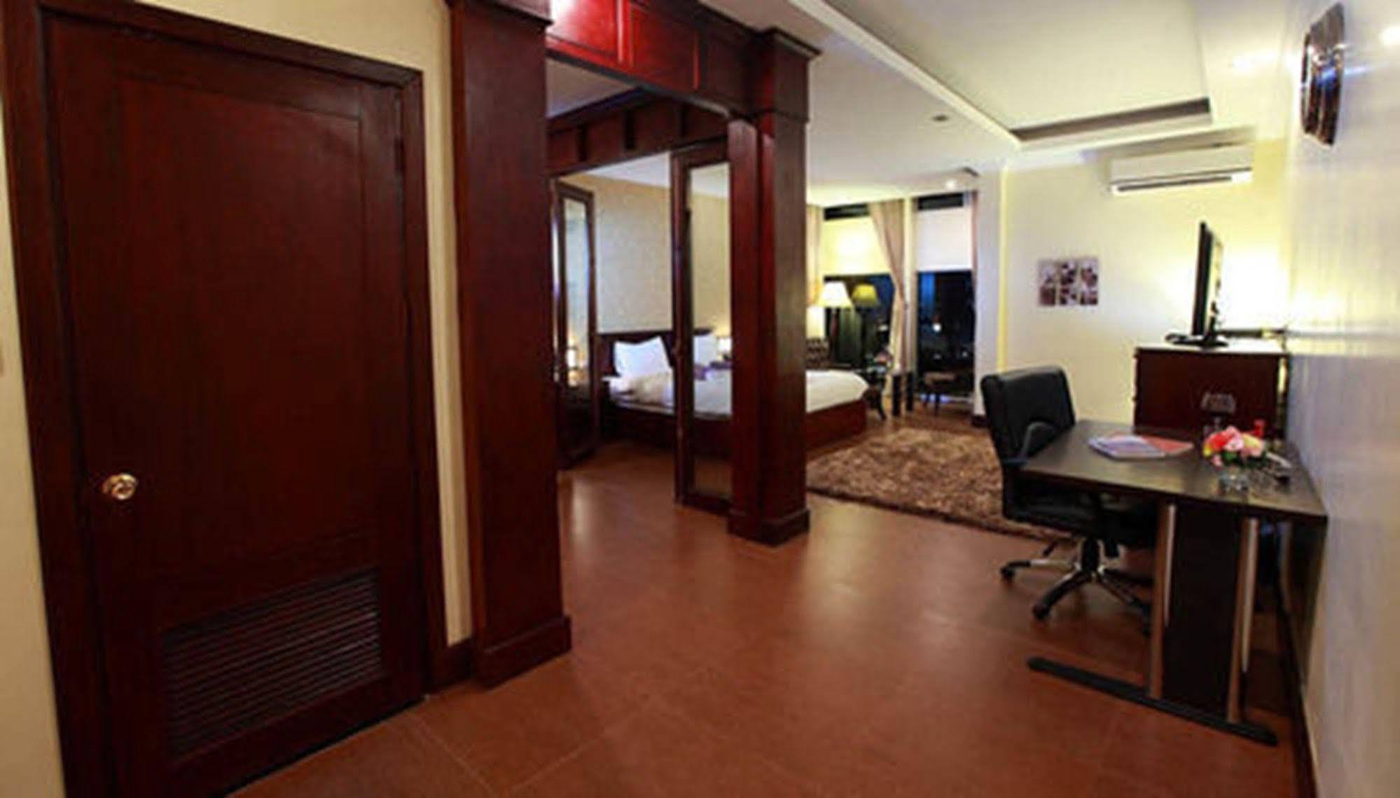 Seasons Riverside Hotel Vientiane Esterno foto